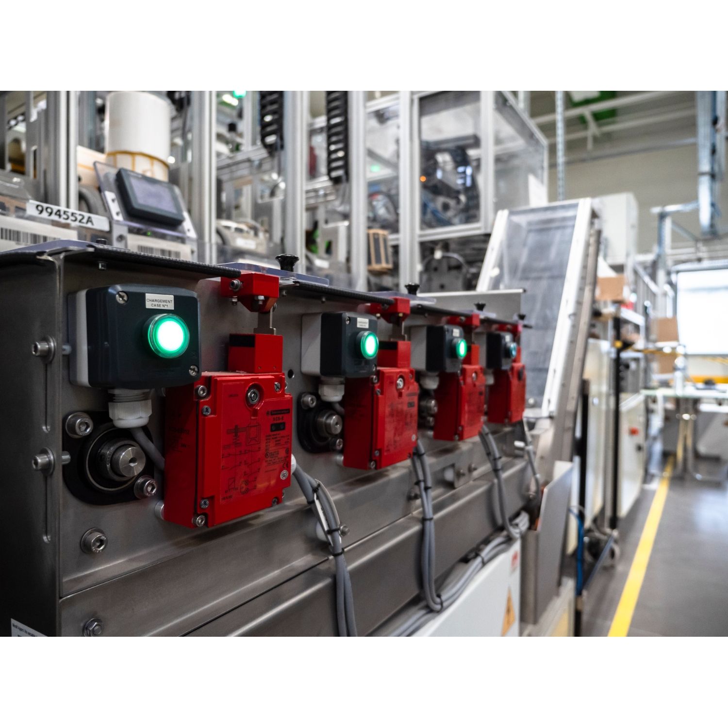 Picture of Push-to-test pilot light, Harmony XB5, plastic, red, universal LED, screw clamp terminals, 24V