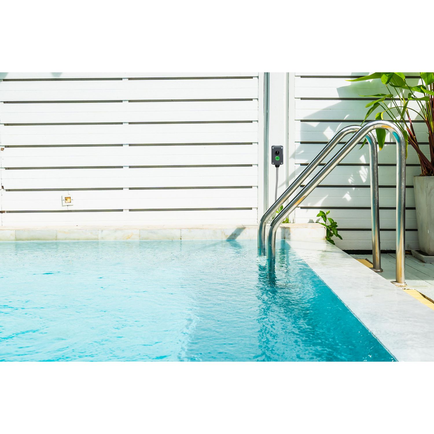 Picture of Monolithic pilot light, Harmony XB7, plastic, green, 22mm, integral LED, 24V AC DC