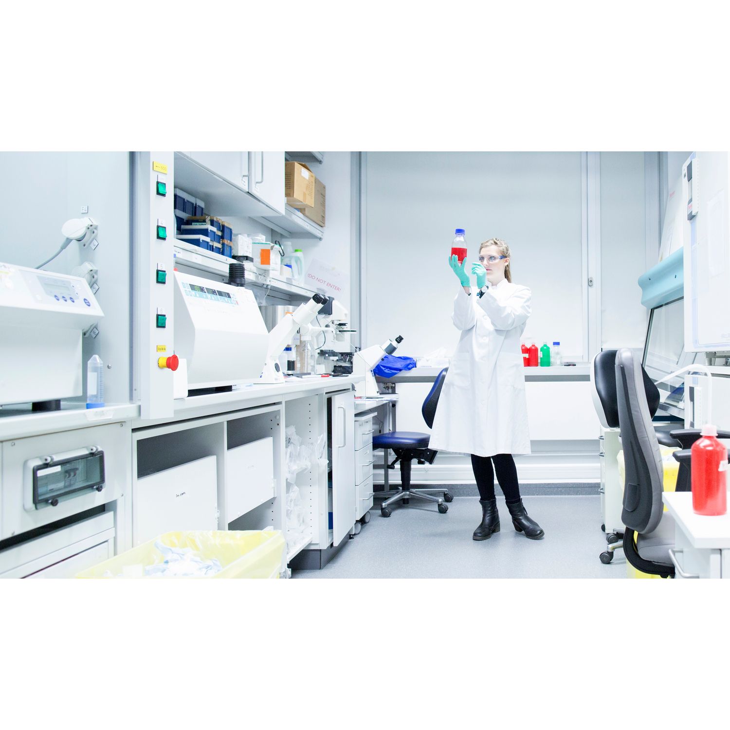 Picture of Emergency stop push button, Harmony XB7, 22mm, red mushroom 40mm, pull to release, 2NC