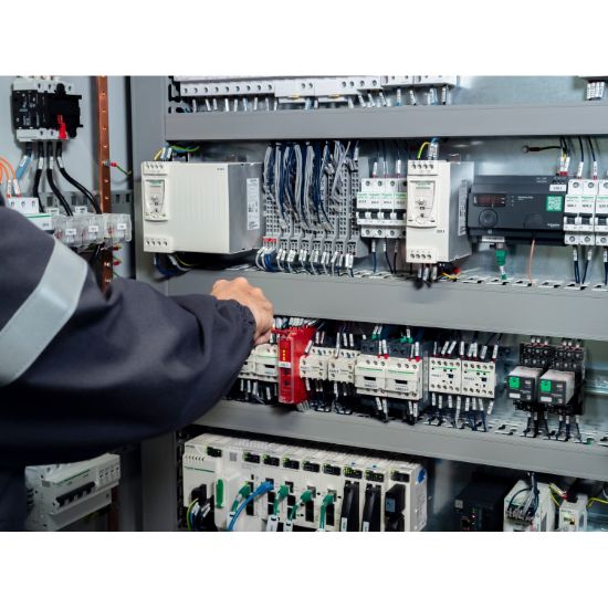 Picture of plug-in relay, Harmony electromechanical relays, 15A, 1CO, lockable test button, 230V AC