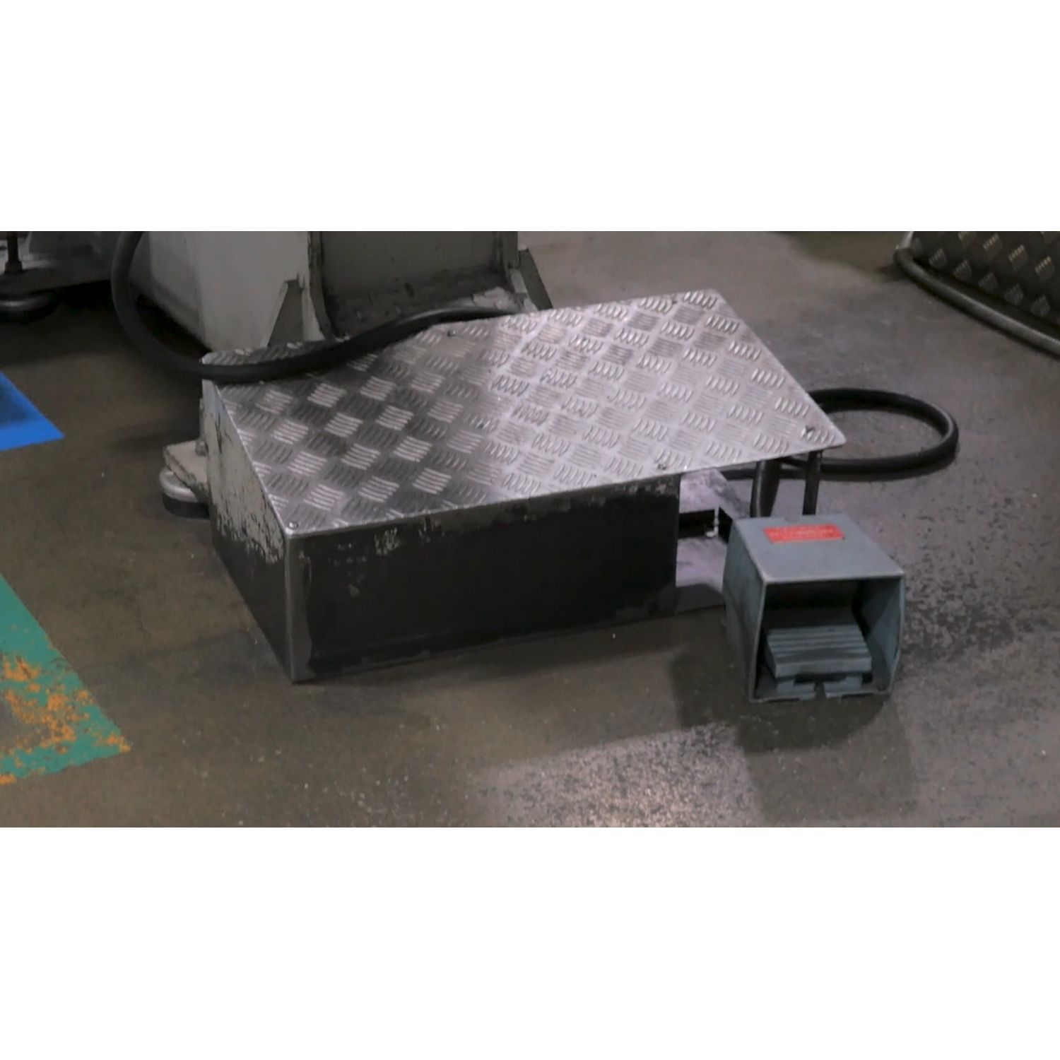 Picture of Single foot switch, Harmony XPE, metal, blue, without cover, 1 step, 2 contacts 1NC+NO, IP66