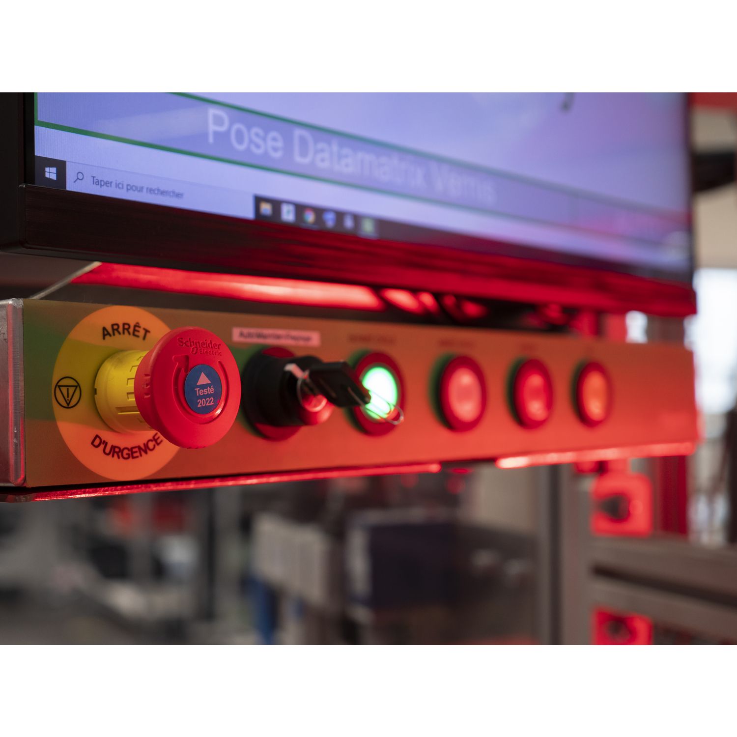 Picture of Head for illuminated selector switch, Harmony XB5, dark grey plastic, orange handle, 22mm, universal LED, 3 positions,