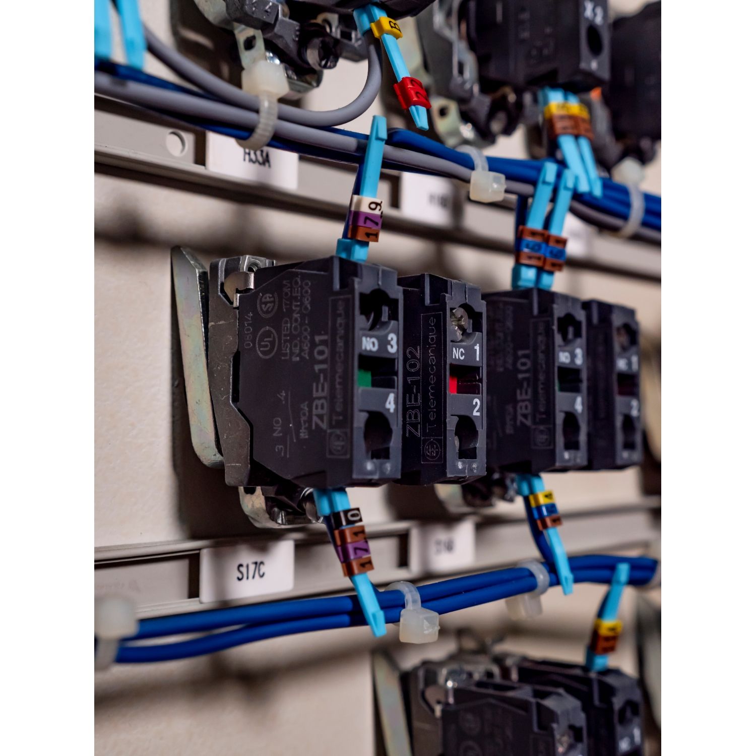 Picture of High power switching contact block, Harmony XB4, silver alloy, screw clamp terminal, 2NO