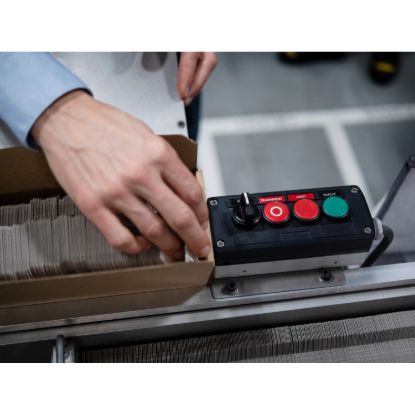 Picture of Selector switch head, Harmony XB5, plastic, black, 22mm, 3 positions, stay put