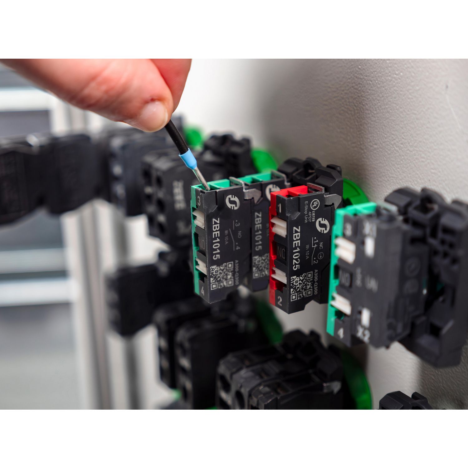 Picture of Complete body contact assembly and light block, Harmony XB4, metal, universal LED, body fixing collar, 2NO, 24V AC DC