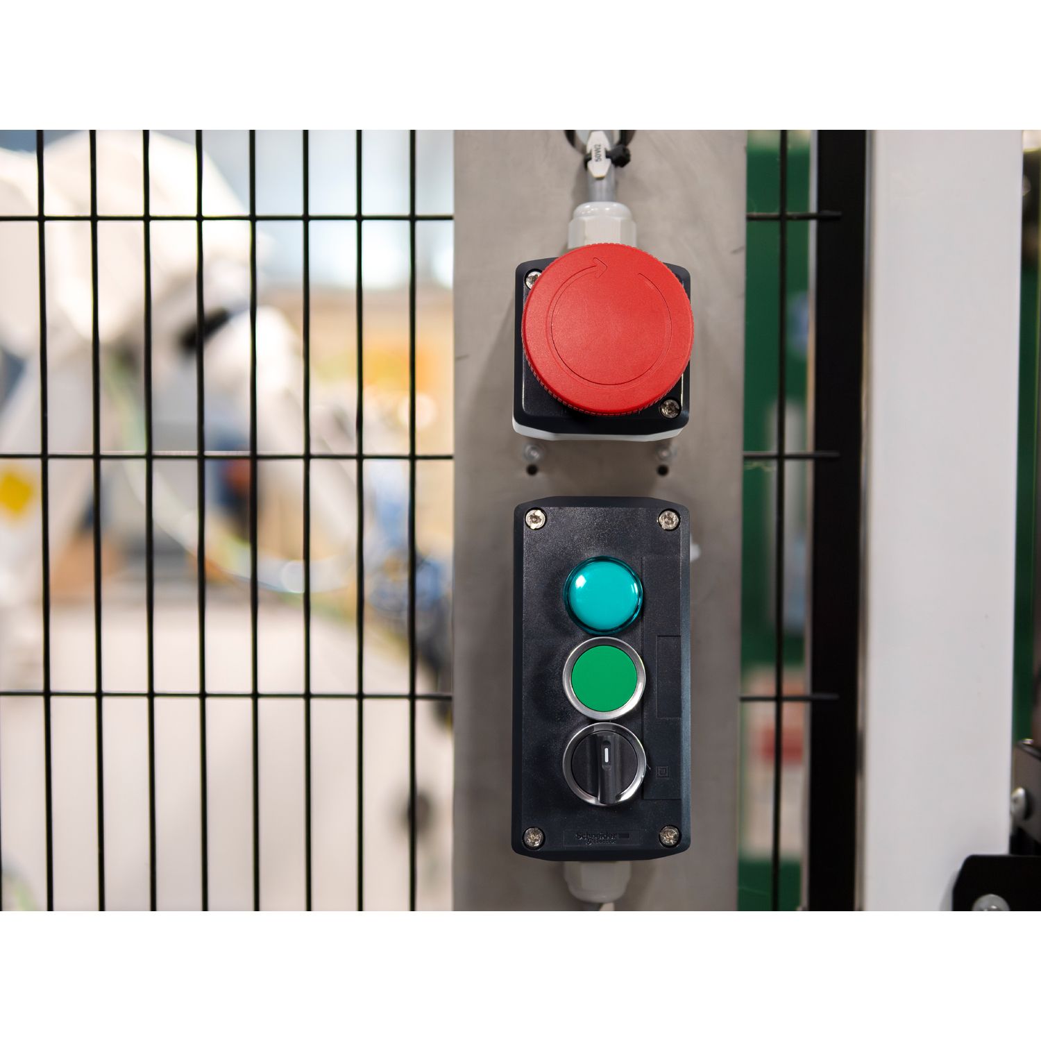 Picture of Complete push button, Easy Harmony XA2, plastic, flush, black, 22mm, spring return, marked UP ARROW, 1NO