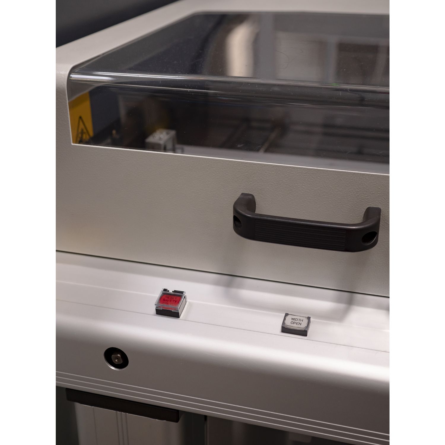 Picture of Complete body for push buttons or selector switches, Harmony XB6, single contact, with body fixing collar, faston connector, 1NC