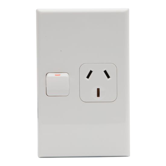 Picture of Socket Outlet 600 Series - Single switched - Assembled - Vertical - 250 V - 10 A - White