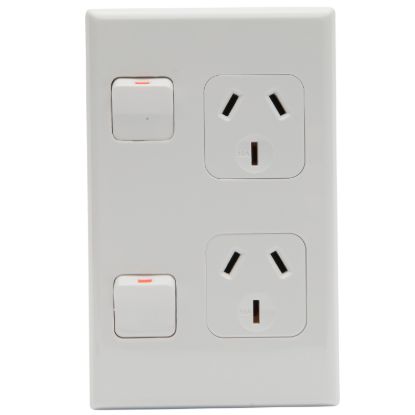 Picture of Socket Outlet 600 Series - Twin switched - Assembled - Vertical - 250 V - 10 A - White