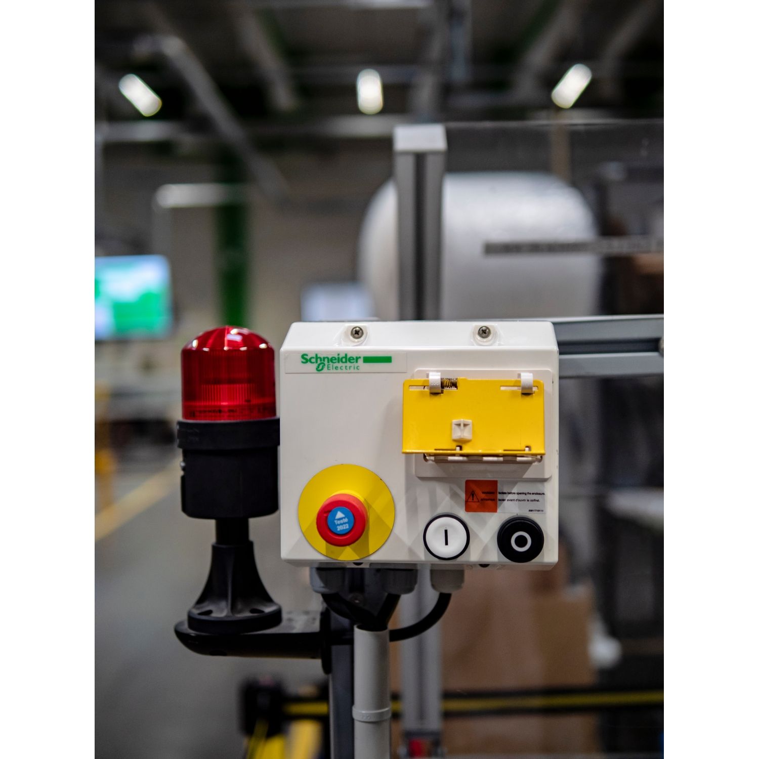 Picture of Push button head, Harmony XB5, plastic, flush, yellow, 22mm, spring return, unmarked