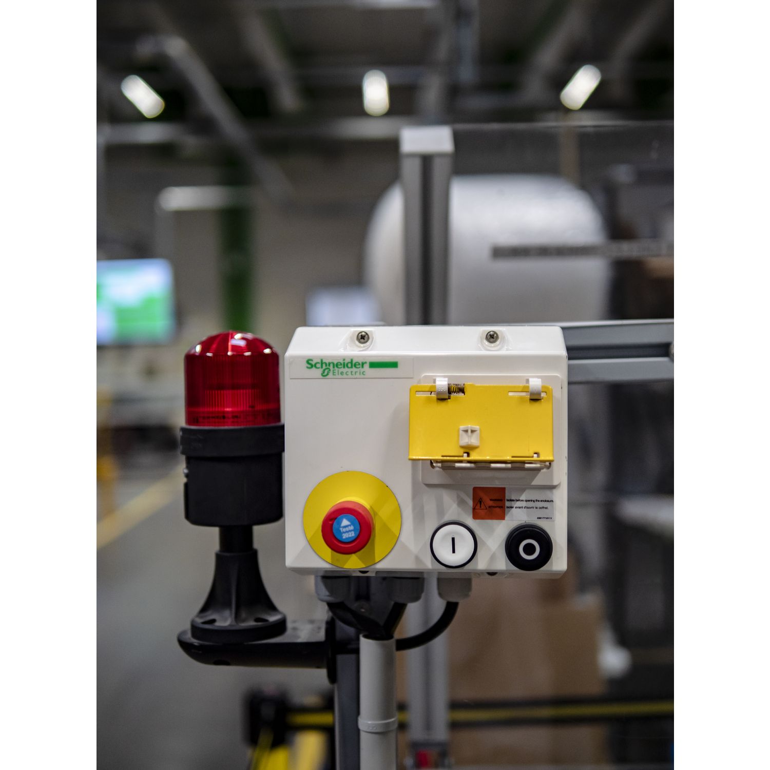 Picture of Head for illuminated push button, Harmony XB5, white flush, 22mm, universal LED, spring return, clear boot, unmarked