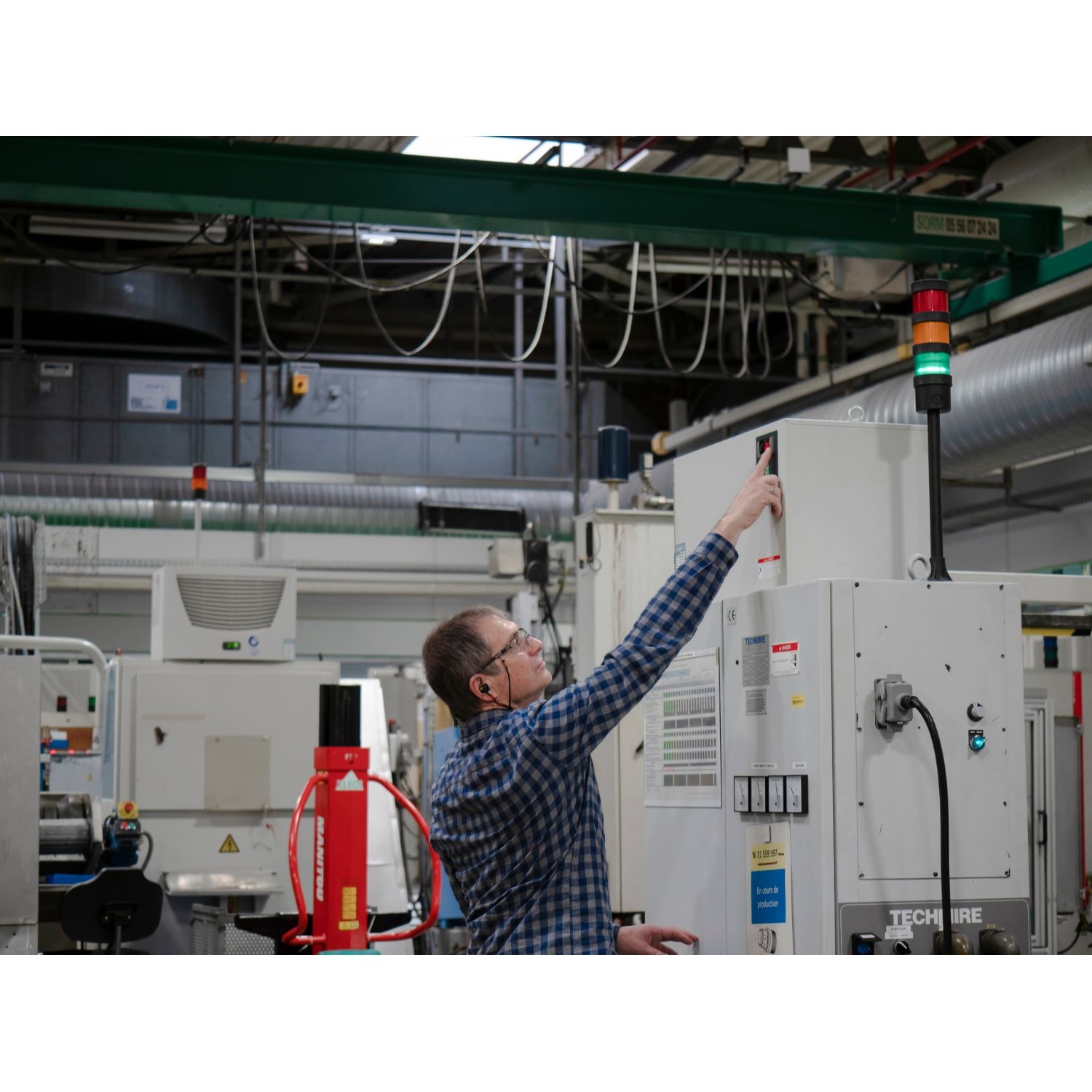 Picture of Indicator bank, Harmony XVB, illuminated unit, plastic, green, 70mm, integral flash discharge tube, 5joule, 230V AC