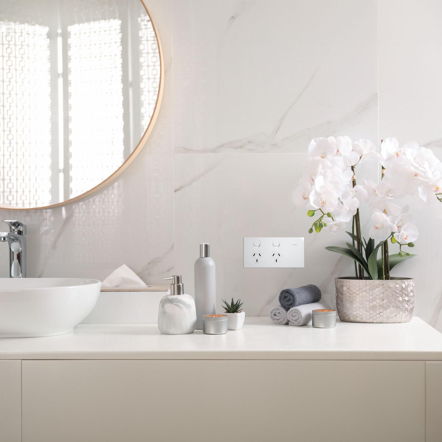 Picture of Double Switch Power Point, Clipsal Solis T Series, Horizontal Mount, 230V-240V, 10A