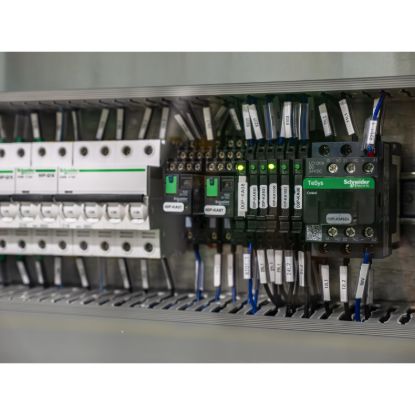 Picture of Slim interface relay pre assembled, Harmony Electromechanical Relays, 6A, 1CO, with LED, spring terminals, 230V AC DC