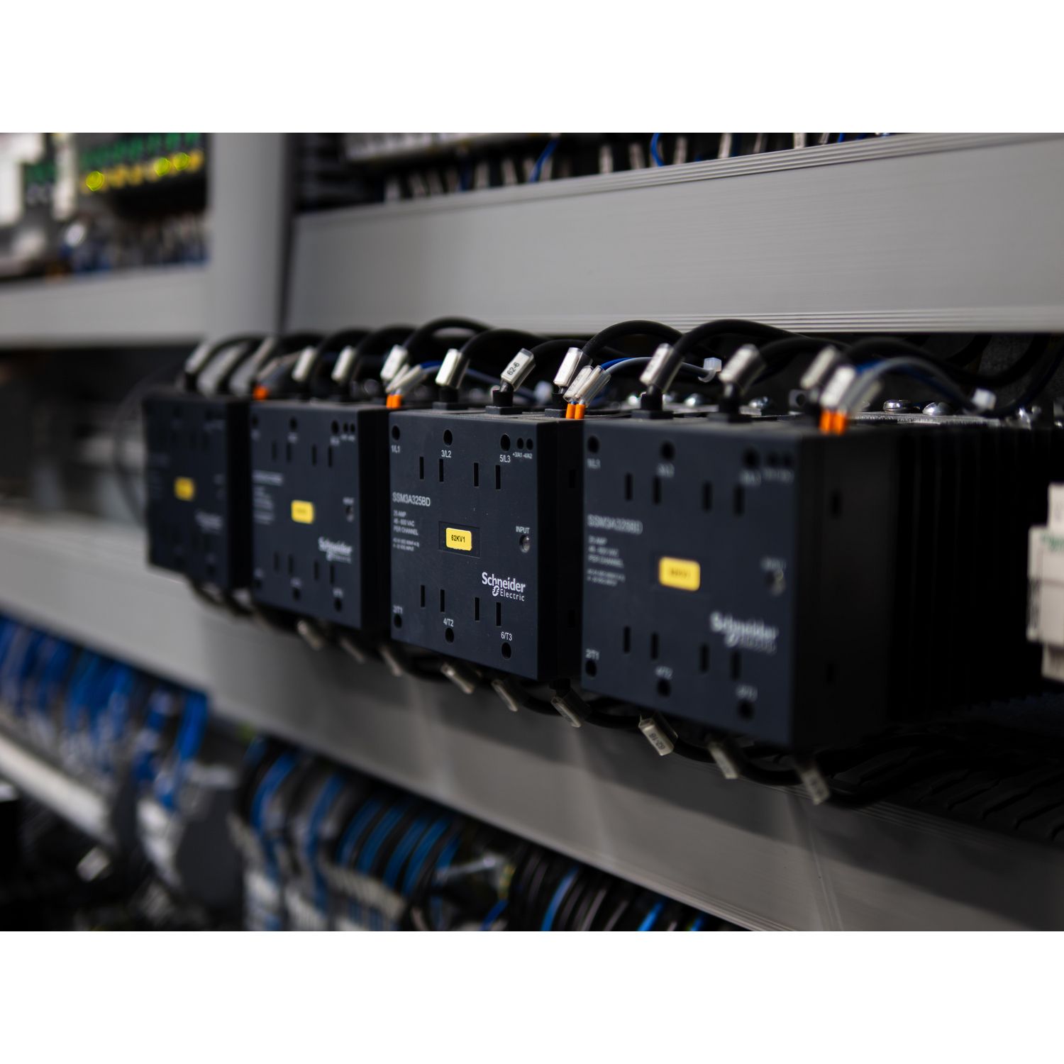 Picture of single phase relay, Harmony Solid State Modular Relays, 25A, DIN rail mount, zero voltage switching, input 90 to 140V AC, output 48 to 600V AC