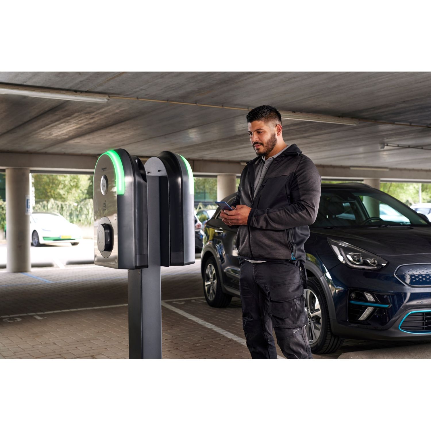 Picture of Charging station, EVlink Pro AC, 7.4kW, 32A, 1P+N, T2 attached cable, RDC-DD 6mA, MNx aux.