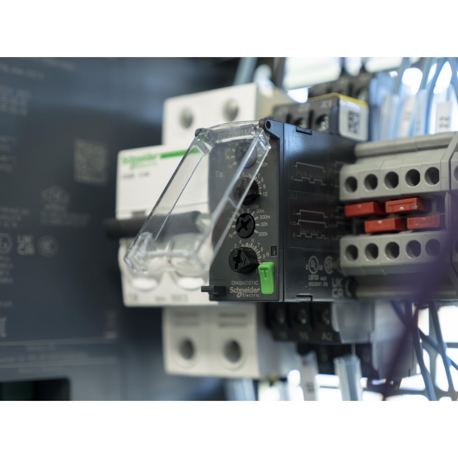 Picture of dual function relay, Harmony Timer Relays, 8A, 2CO, 0.1sâ€¦100h, power on delay, screw connectors, 24V DC  or 24...240V AC DC